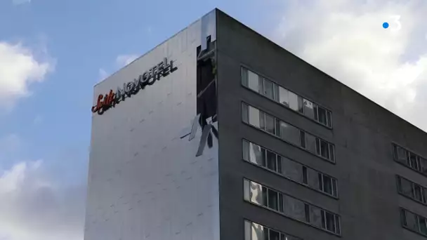 Tempête Ciara : le bardage du Novotel de Lille se décroche