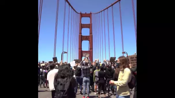 À San Francisco, des manifestants défilent sur le Golden Gate contre le racisme