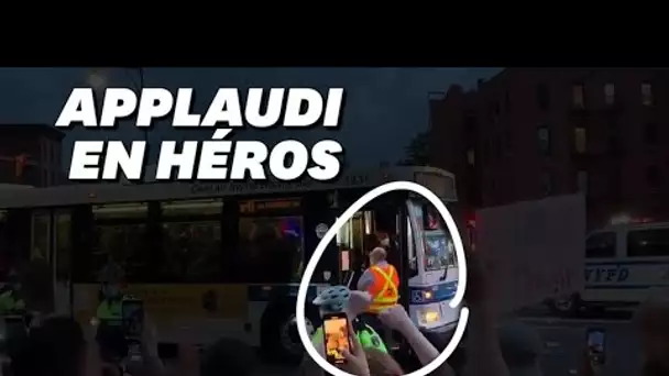 Manifestations pour George Floyd: ce chauffeur de bus applaudi pour avoir désobéi à la police