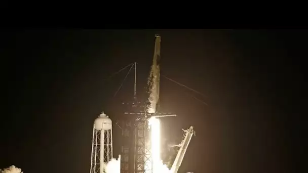La fusée de SpaceX a décollé vers l'espace avec quatre touristes à son bord • FRANCE 24