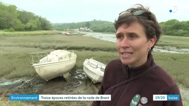 En rade de Brest, des épaves de bateaux retirées pour être recyclées