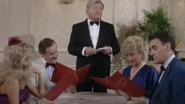 Benny Hill - Benny, un serveur de bons conseils