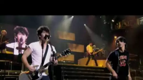 Jonas Brothers - Clip Pushing me Away I Disney