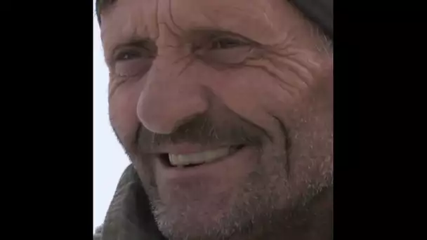Quand les routes sont trop enneigés, il reste les ânes !