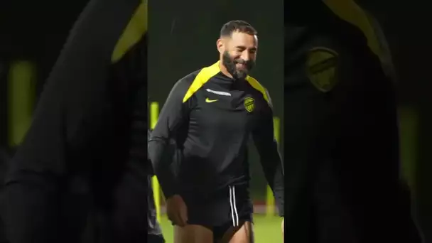 🌧️ Benzema tout sourire à l'entraînement sous la pluie ! #shorts
