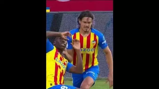 El Matador strikes again 🦇⚪️⚫️ #laliga #short #cavani #Valencia