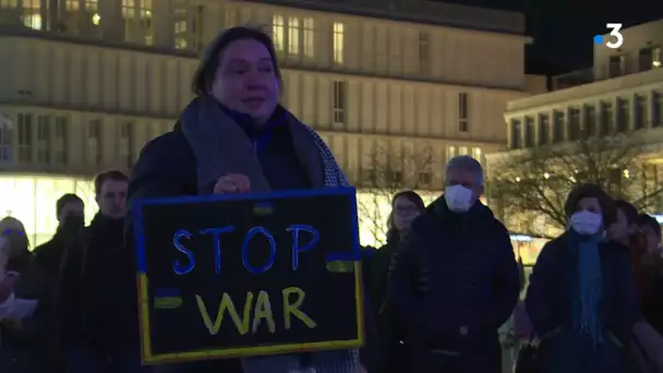Poitiers : rassemblement de soutien au peuple ukrainien devant la mairie