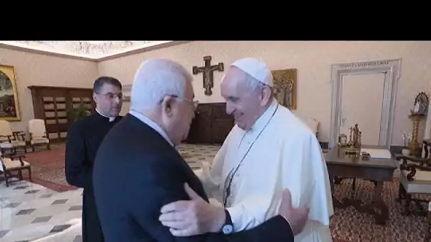 Le pape François reçoit Mahmoud Abbas, les deux hommes évoquent "une solution à deux Etats."