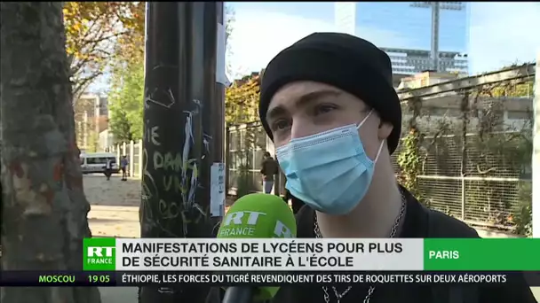 Des lycéens et professeurs manifestent à Paris en réponse à une flambée des contaminations