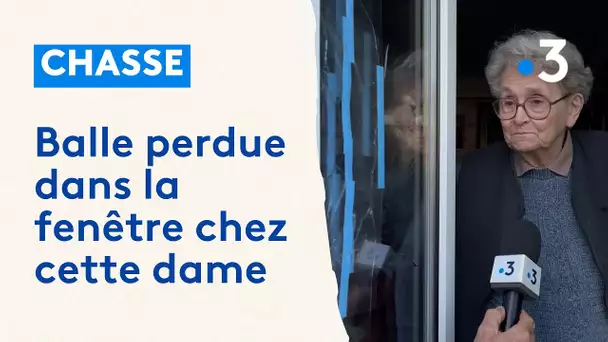 La petite balle perdue d'un chasseur s'encastre dans la fenêtre de cette dame