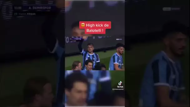 🥊 Mario Balotelli célèbre le but de son coéquipier en lui donnant un high kick en pleine tête !