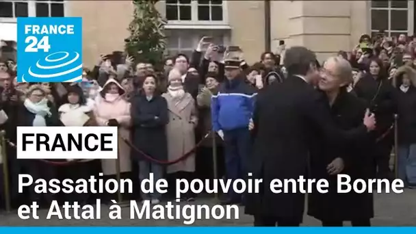 France : passation de pouvoir entre Élisabeth Borne et Gabriel Attal à Matignon • FRANCE 24