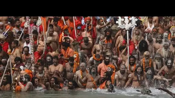 Des centaines de milliers de pèlerins hindous célèbrent la Kumbh Mela, malgré la pandémie
