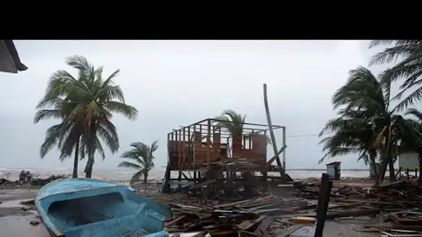 L'ouragan Iota déferle sur l'Amérique centrale au maximum de sa puissance