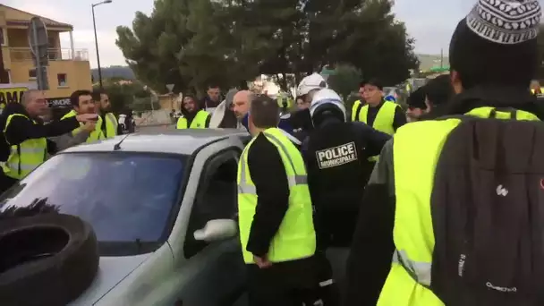 GILETS JAUNES - Un homme fonce sur un policier à Grasse