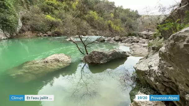 Fontaine-de-Vaucluse : l'eau jaillit après une longue période de sécheresse