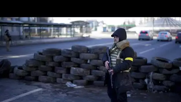 En Ukraine, les civils se terrent dans le métro face à l'offensive russe