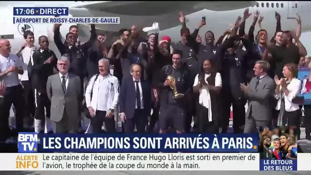 Les Bleus se lâchent sur le podium à leur sortie de l&#039;avion