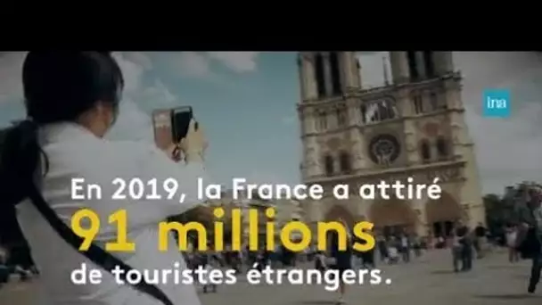 Ces chers touristes étrangers en France | Franceinfo INA