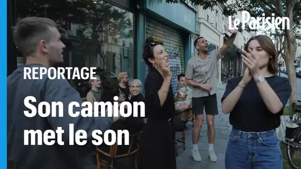 Au volant de son camion « juke box », Emmanuel fait danser les rues de Paris