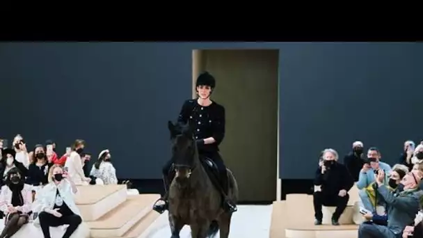 Fashion Week : Chez Chanel, Charlotte Casiraghi à cheval et hommage à Gaspard Ulliel