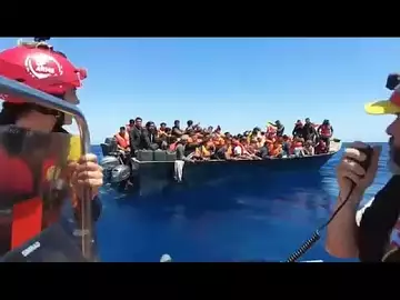 Les Espagnols d'Open Arms sauvent une centaine de migrants en mer