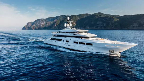 Marins milliardaires : l’univers très fermé des yachts de luxe