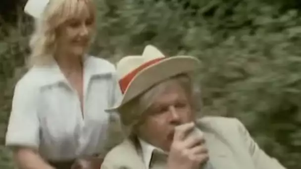 Benny Hill - La course de fauteuil roulant