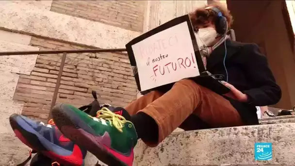 Covid-19 en Italie : des lycéens protestent contre l'enseignement à distance