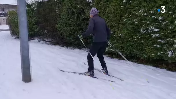 Épisode de neige : à Dijon, on chausse les skis pour se promener