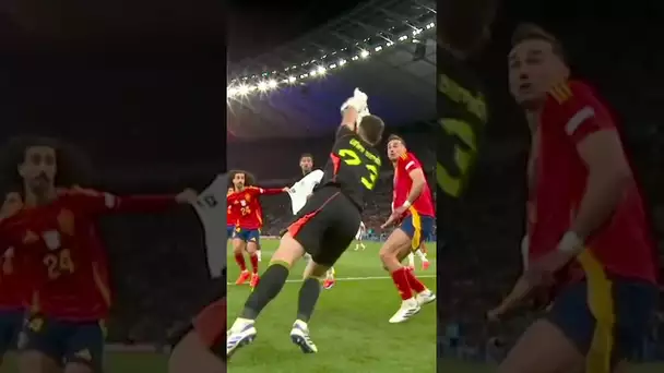 L'incroyable sauvetage de Dani Olmo à la dernière minute 😳 #shorts