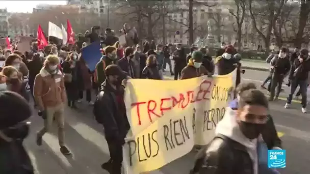 Covid-19 en France : "on se sent sacrifiés" des étudiants manifestent à travers la France