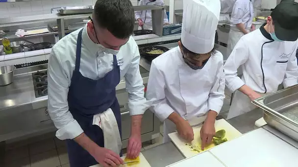 Au lycée hôtelier de Voreppe: on cuisine "solidaire" avec le Secours Populaire