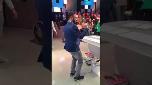 Cyril Hanouna relève le Agathe Dance Challenge