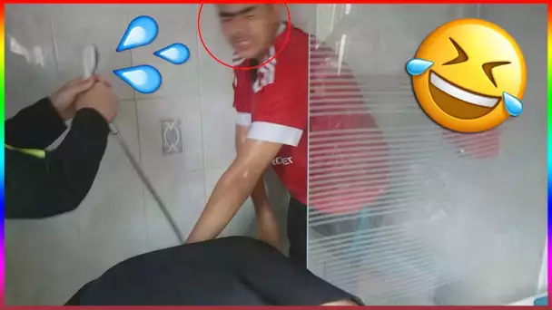 ON MET NASSIM DANS LA DOUCHE TOUT HABILLÉ ! REGARDEZ SA TÊTE PTDR