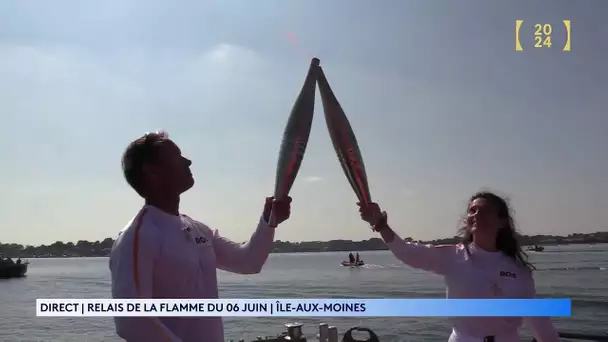 Passage de la flamme olympique entre Chloé Le Gall et Thomas Coville à l'Ile-aux-Moines