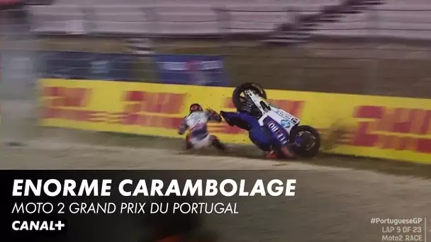 Carambolage sur la piste - Grand prix du Portugal Moto 2