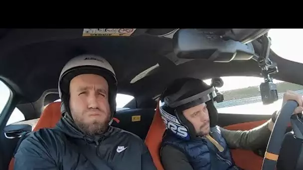 J&#039;AI FAILLI VOMIR À 323 KM/H !!