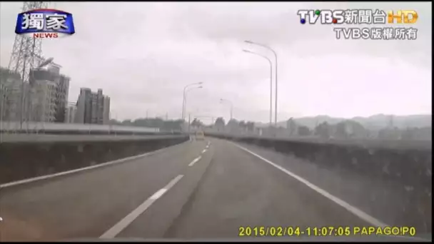 Taïwan : la vidéo du crash de l'avion (document amateur)