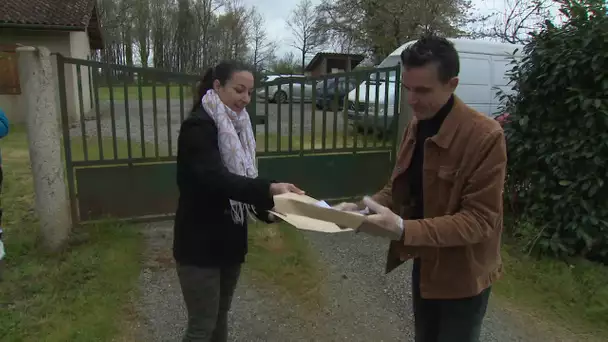 Pendant le confinement, le principal d'un collège du Gers apporte les devoirs aux élèves