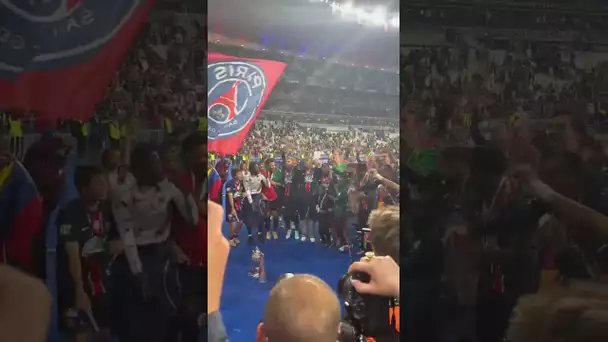 🏆 Le PSG célèbre le titre avec son public ! 😄 #shorts