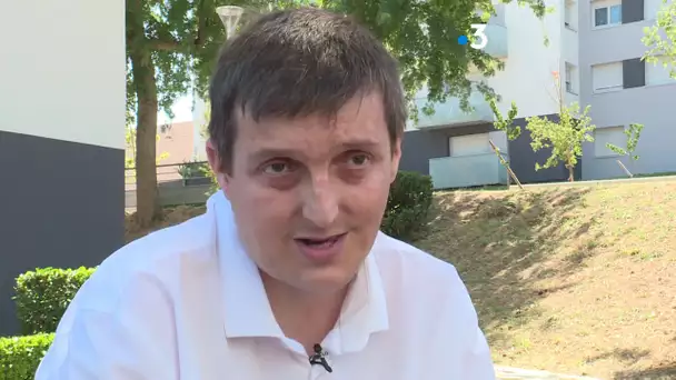 Il écrit un livre sur son quotidien d'handicapé dans un quartier populaire toulousain