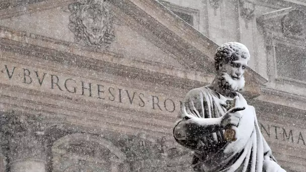 Rome s'est figée sous la neige après des chutes exceptionnelles