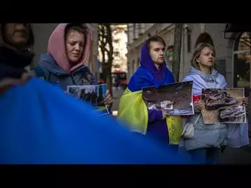 Mobilisations contre la guerre en Ukraine manifestants solitaires en Russie, performance en Lituanie