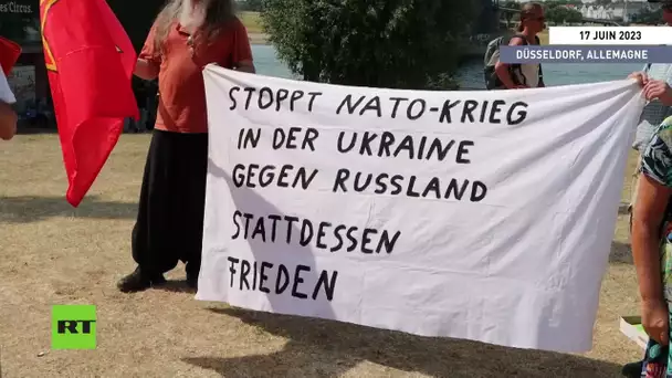 Allemagne : à Düsseldorf, des manifestants protestent contre les livraisons d'armes à l'Ukraine