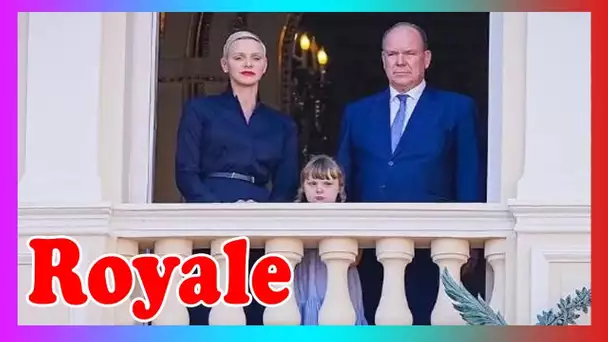 Pleine de gravité, Charlene de Monaco réapp@raît sur le balcon princier