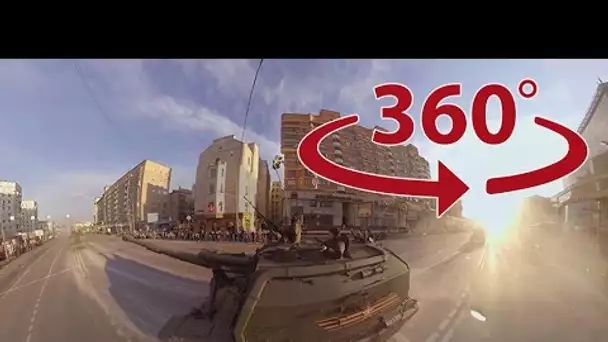 Les rues du centre de Moscou vues à 360 degrés depuis un char obusier Msta-S