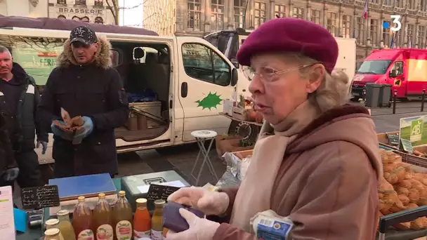 Coronavirus - Valenciennes : sur une place déserte, le bol d'air des quelques clients du marché