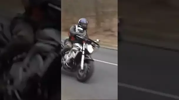 Grosse chute à moto d'un gendarme apprenti