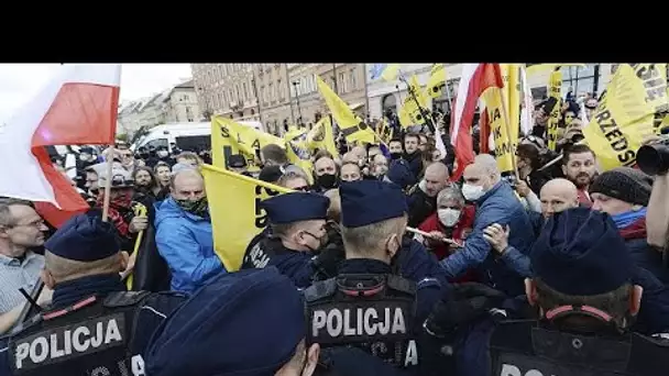Manifestation antigouvernementale à Varsovie